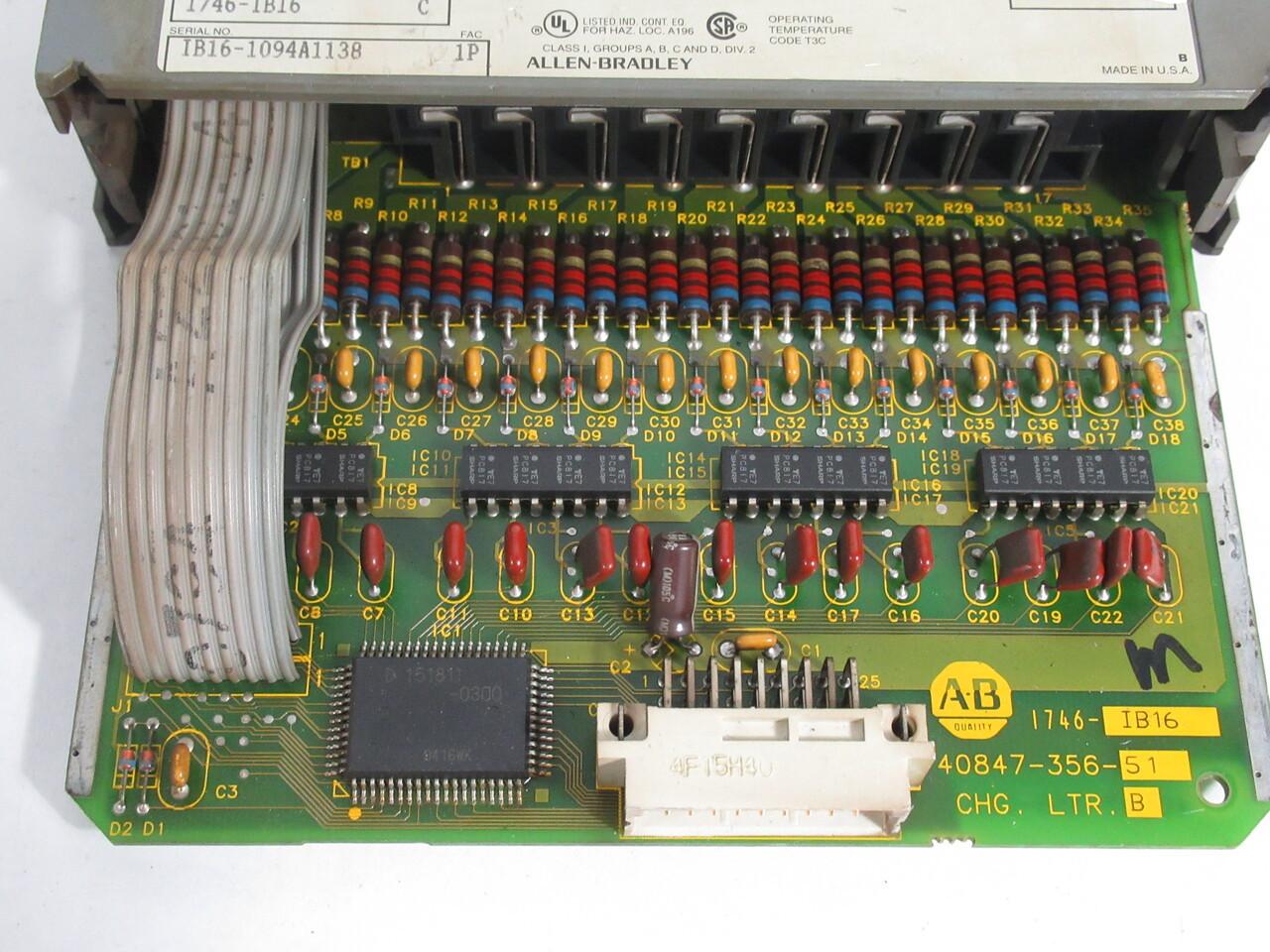 Allen-Bradley 1746-IB16 Ser. C Input Module 40847-356-51 *Cracked Case* USED