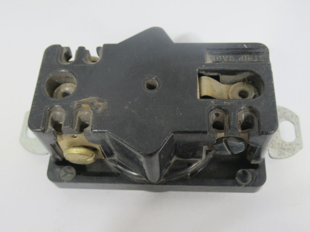 Hubbell 2320 Twist-Lock Receptacle 20A 250VAC 3W 2P USED