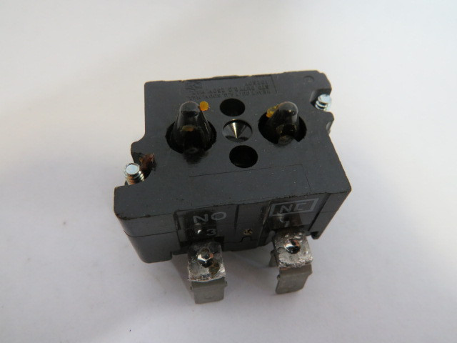 Cutler-Hammer 10250T40-91000 Black Contact Block for Push Button 1NO 1NC ! NEW !