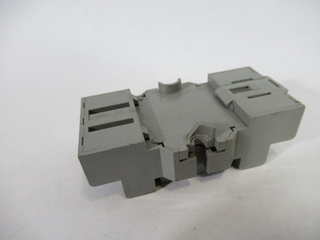 Square D 8501-NR82 Ser B Relay Socket 15A@300V 11Blade *Crack to Case* USED