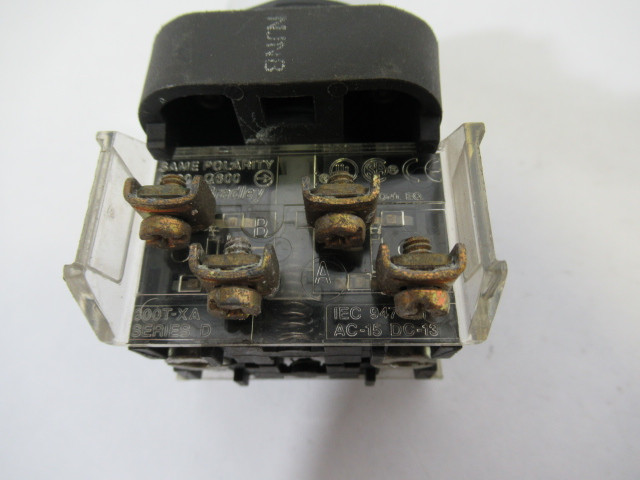 Allen-Bradley 800T-QT24 Ser N Illuminated Push Button No Cap 2N/O 1N/C USED