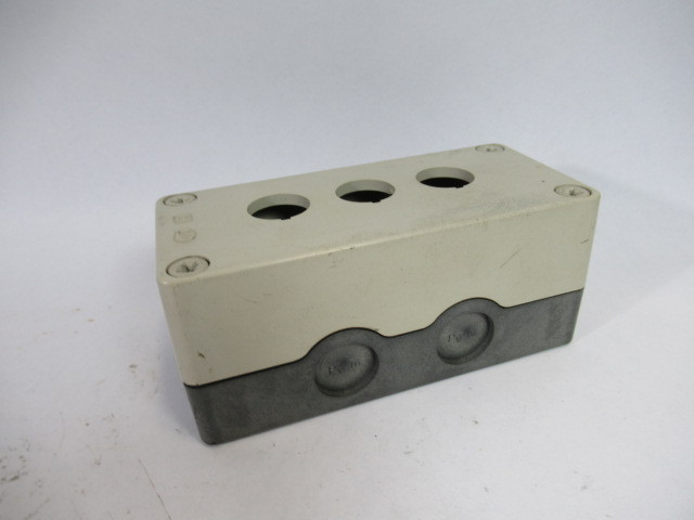 Klockner-Moeller A22-I3M 3 22mm Hole Push Button Enclosure USED