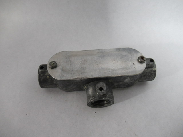 Generic 1/2-T Aluminum Tee-Conduit w/Cover 1/2" USED