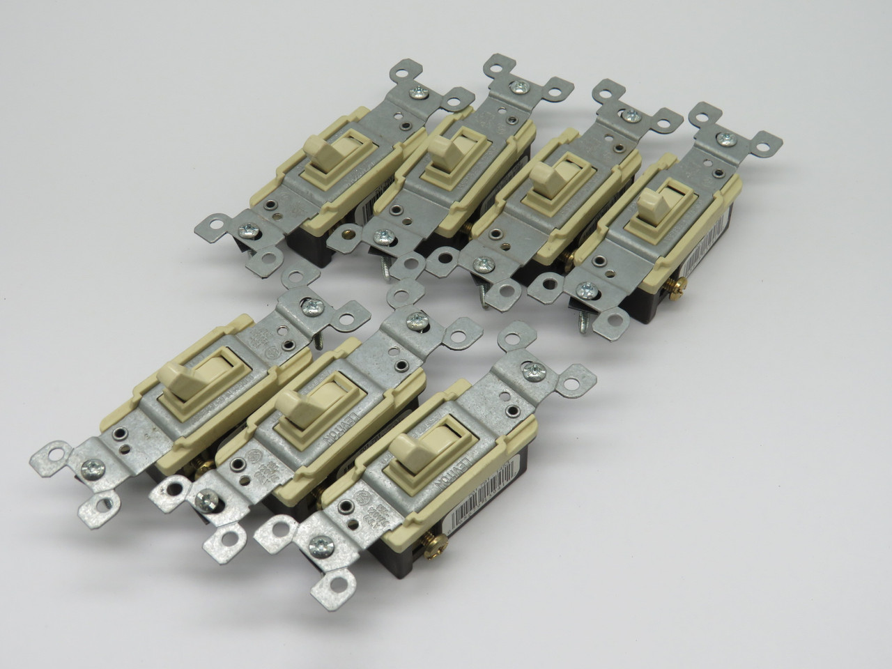 Leviton 1453-I NEW STYLE 3-Way Ivory Toggle Light Switch 120V 15A Lot of 7 NOP