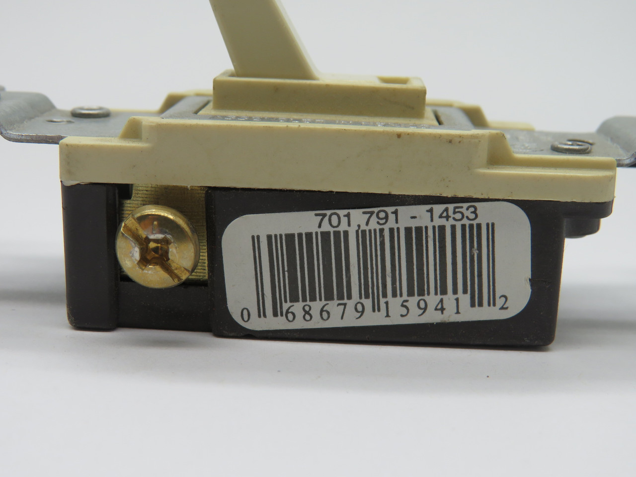 Leviton 1453-I NEW STYLE 3-Way Ivory Toggle Light Switch 120V 15A Lot of 7 NOP