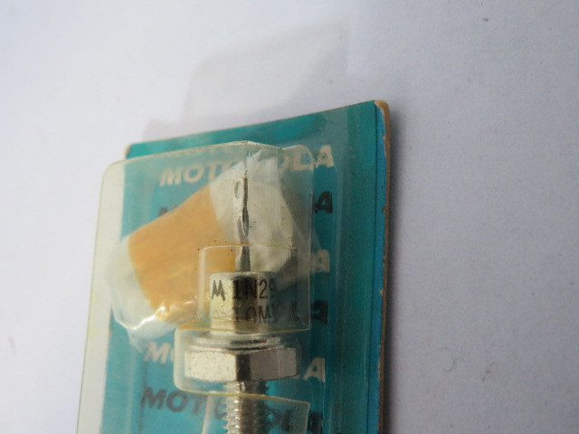 Motorola 1N2979B Zener Diode Diffused Junction 15V 10W 5% ! NEW !