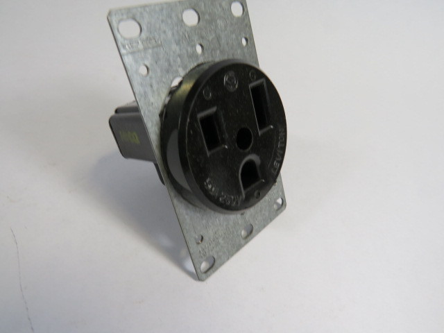 Leviton 5374-E Mounting Receptacle 2P 3W 250V 50A ! NEW !