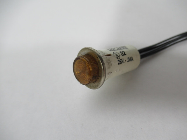 Leecraft 32G18-2113T Amber Pressfit Indicator Light 28V 0.04A USED