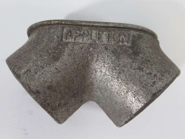 Appleton FFL-75 90 DEG Elbow Conduit Body W/ Cover 3/4" USED