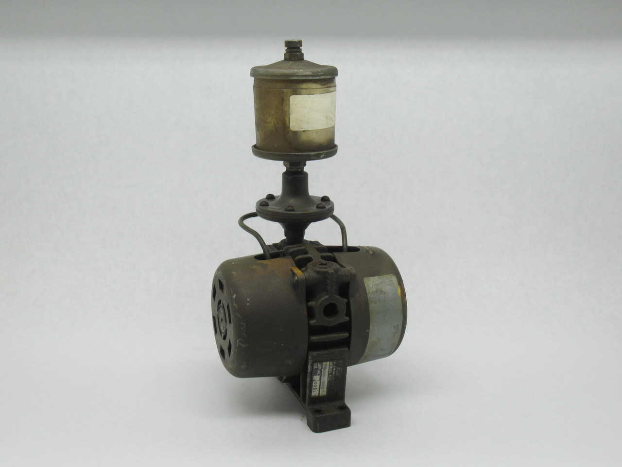 Gast 0465-V2B Rotary Vane Vacuum Pump 1/4HP 0.19kW MISSING HARDWARE USED