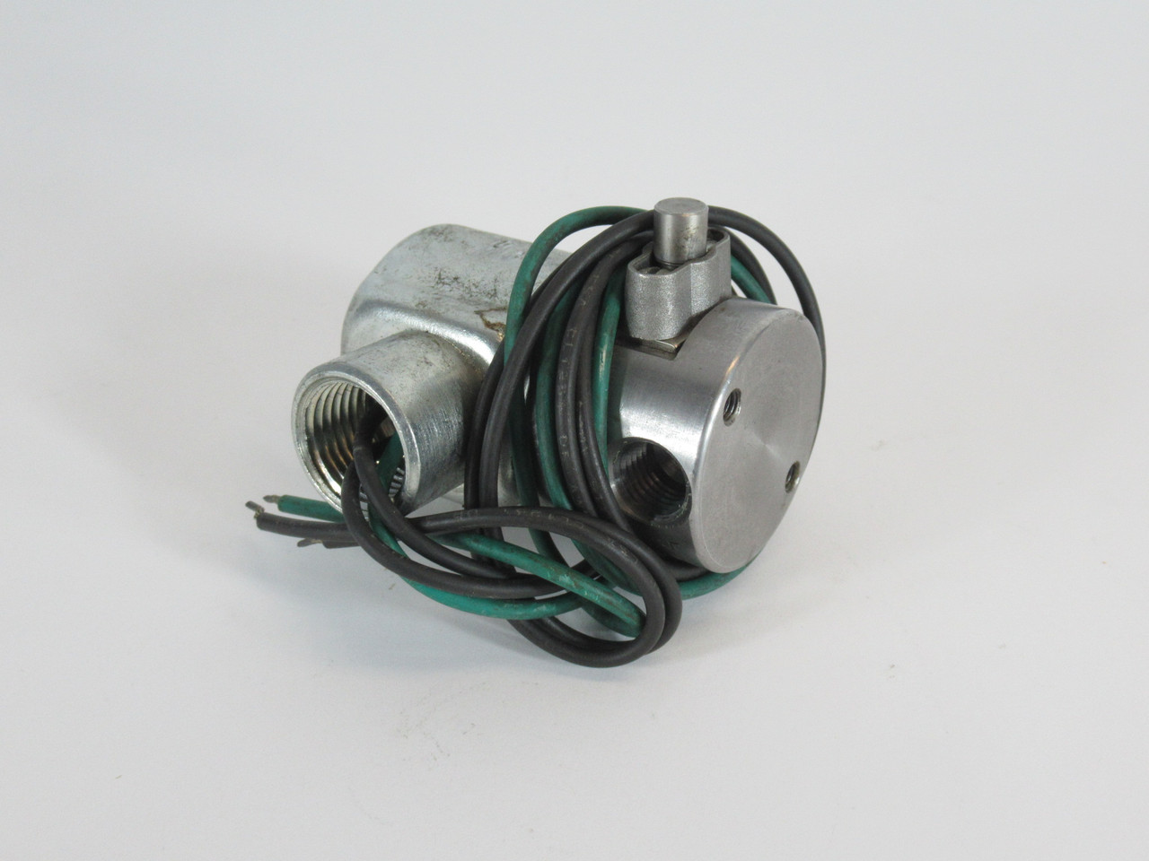 Versa ESM-3301-44-MAE-3-F120 Solenoid Valve 120V 50/60Hz 0-100 psi 8.7W USED