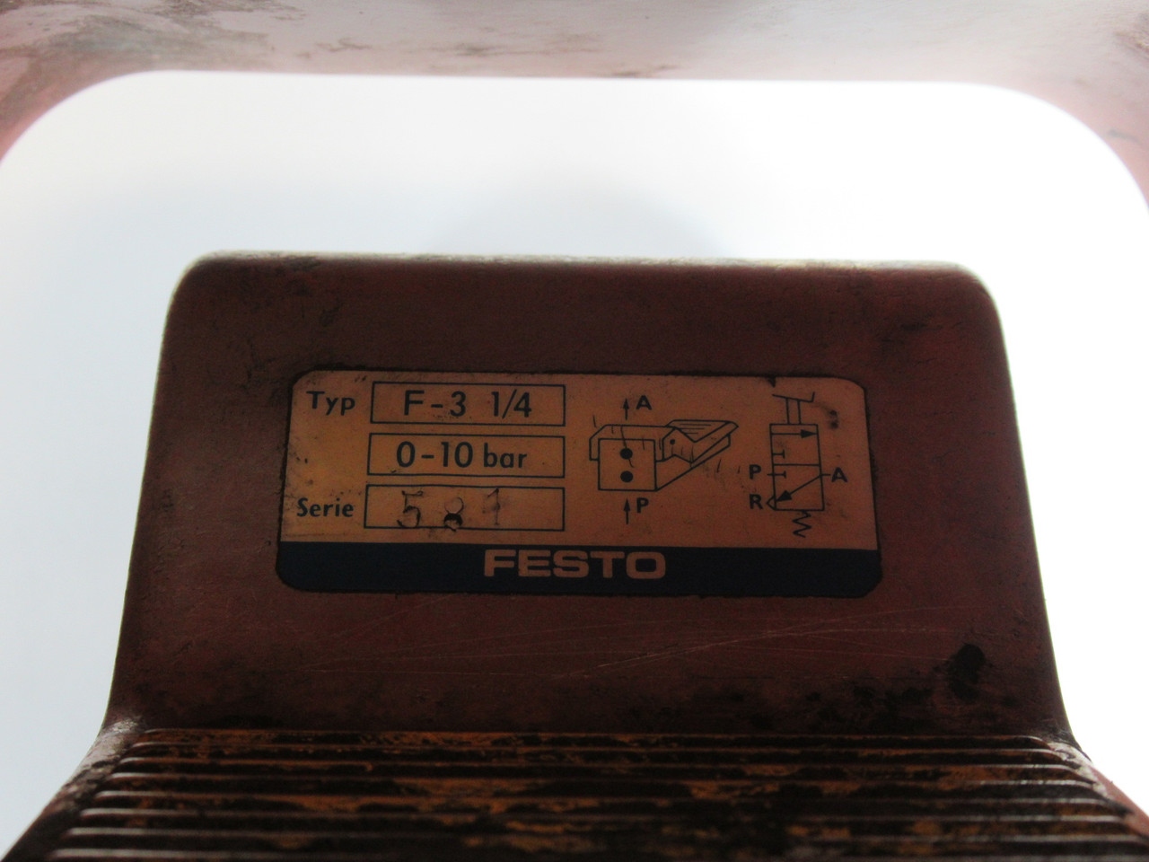 Festo 2053 F-3-1/4 Enclosed Foot Valve 0-10 bar USED