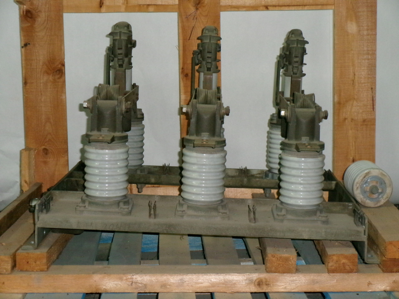S&C 34112R4 Alduti-Rupter Indoor Load Interrupter 15kV 600A 3-Pole NEW