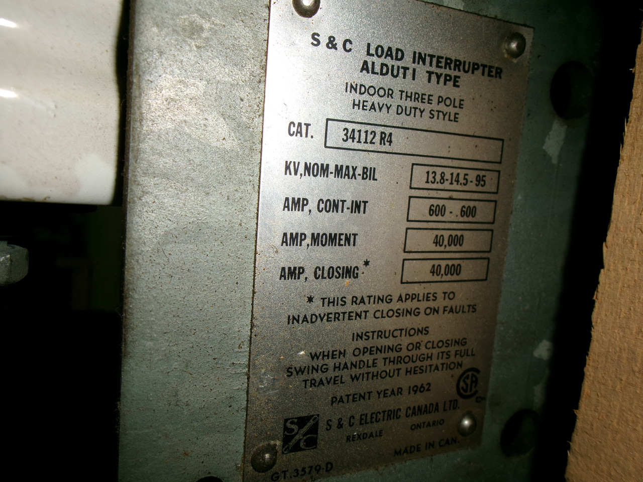 S&C 34112R4 Alduti-Rupter Indoor Load Interrupter 15kV 600A 3-Pole NEW