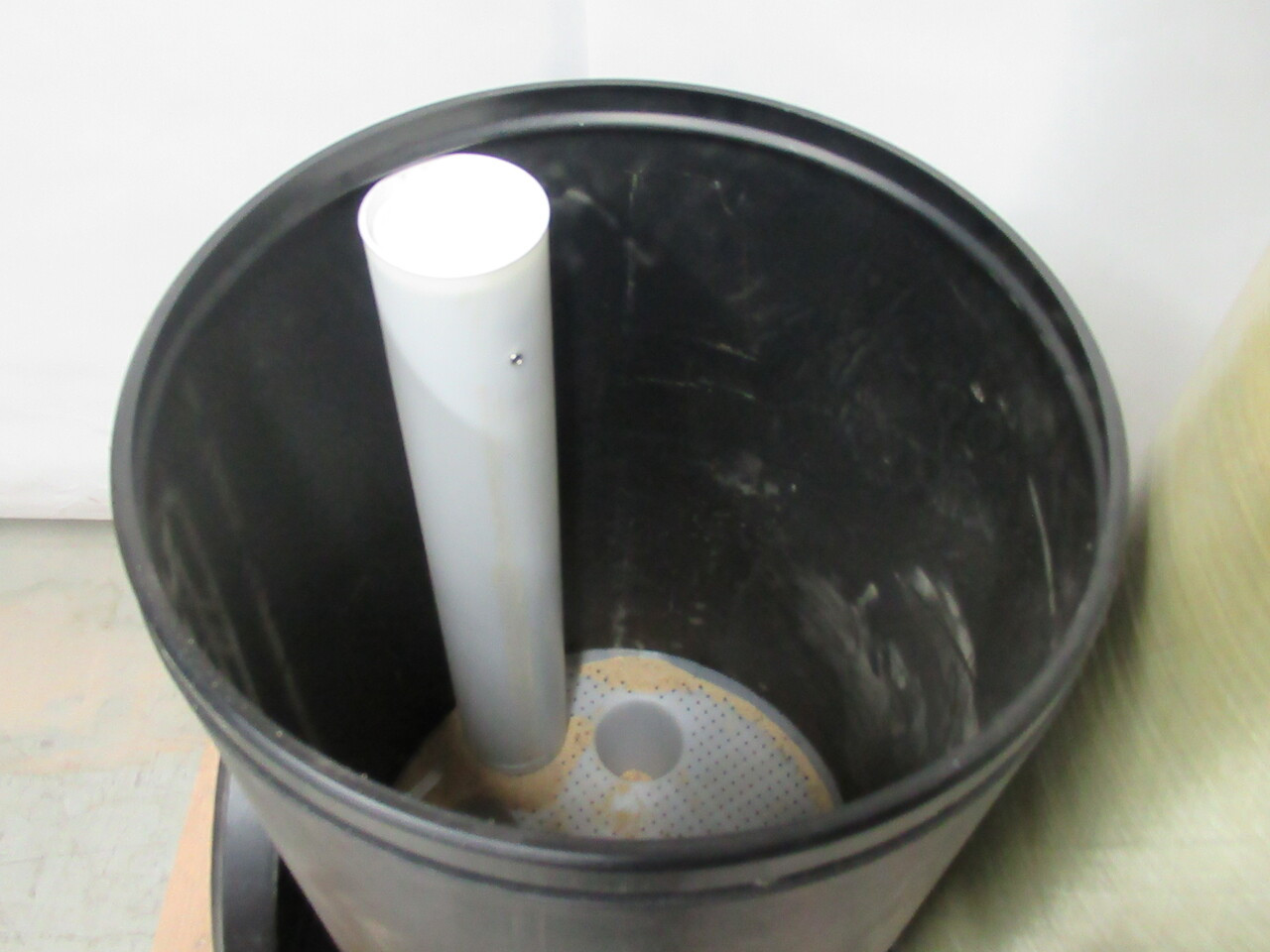 Aqua-Pure CWS300ME Residential Water Softener 85L 15.7 gpm SHELF WEAR NOP