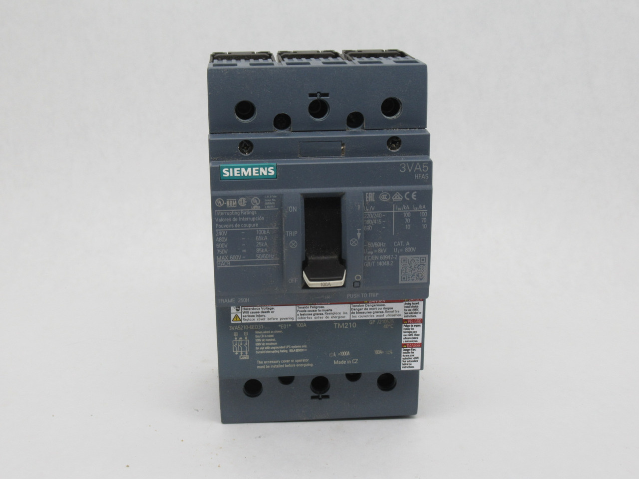 Siemens 3VA5210-6ED31-0AA0 Circuit Breaker 100A 800V COSMETIC DAMAGE USED