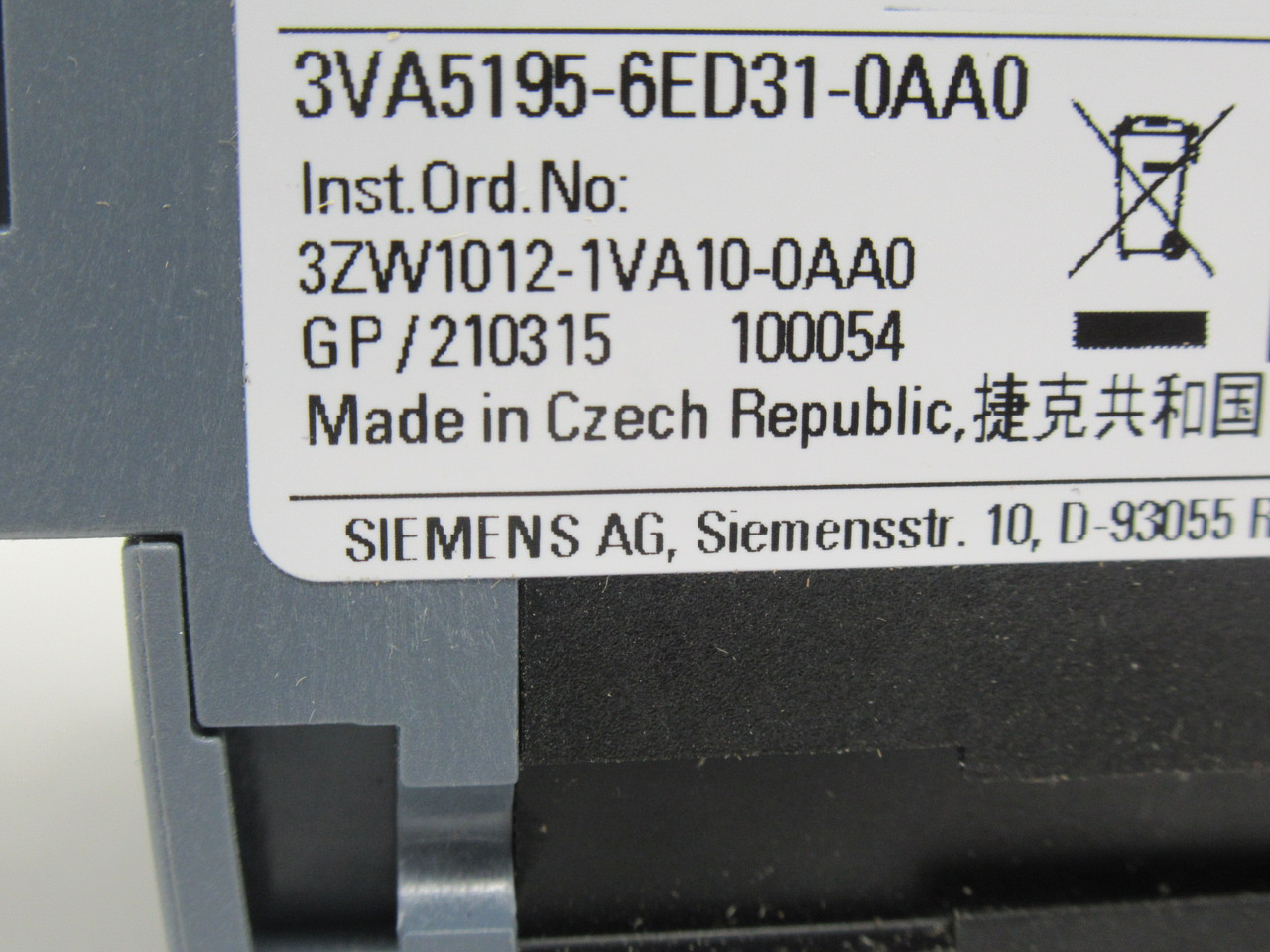 Siemens 3VA5195-6ED31-0AA0 Circuit Breaker 15A C/W Rotary Operator USED