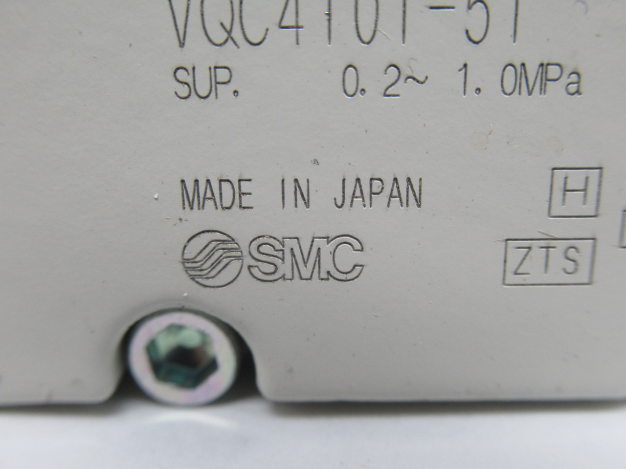 SMC VQC4101-51 Plug-In Solenoid Valve 24VDC 5-Port 0.2-1.0MPa USED