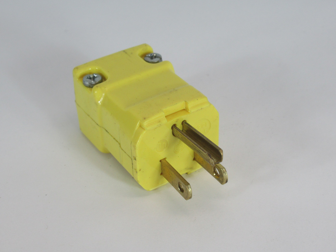Hubbell HBL5965VY Straight-Blade Plug 15A 125V 3W 2P NEMA 5-15P Yellow USED