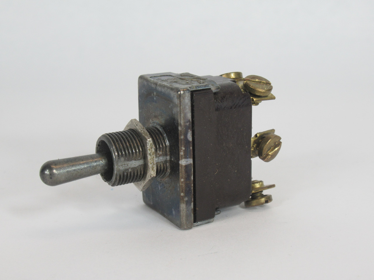 McGill 0121-0002 Toggle Switch ON-OFF-ON DPDT 15A 277V 3/4HP 125-277V USED