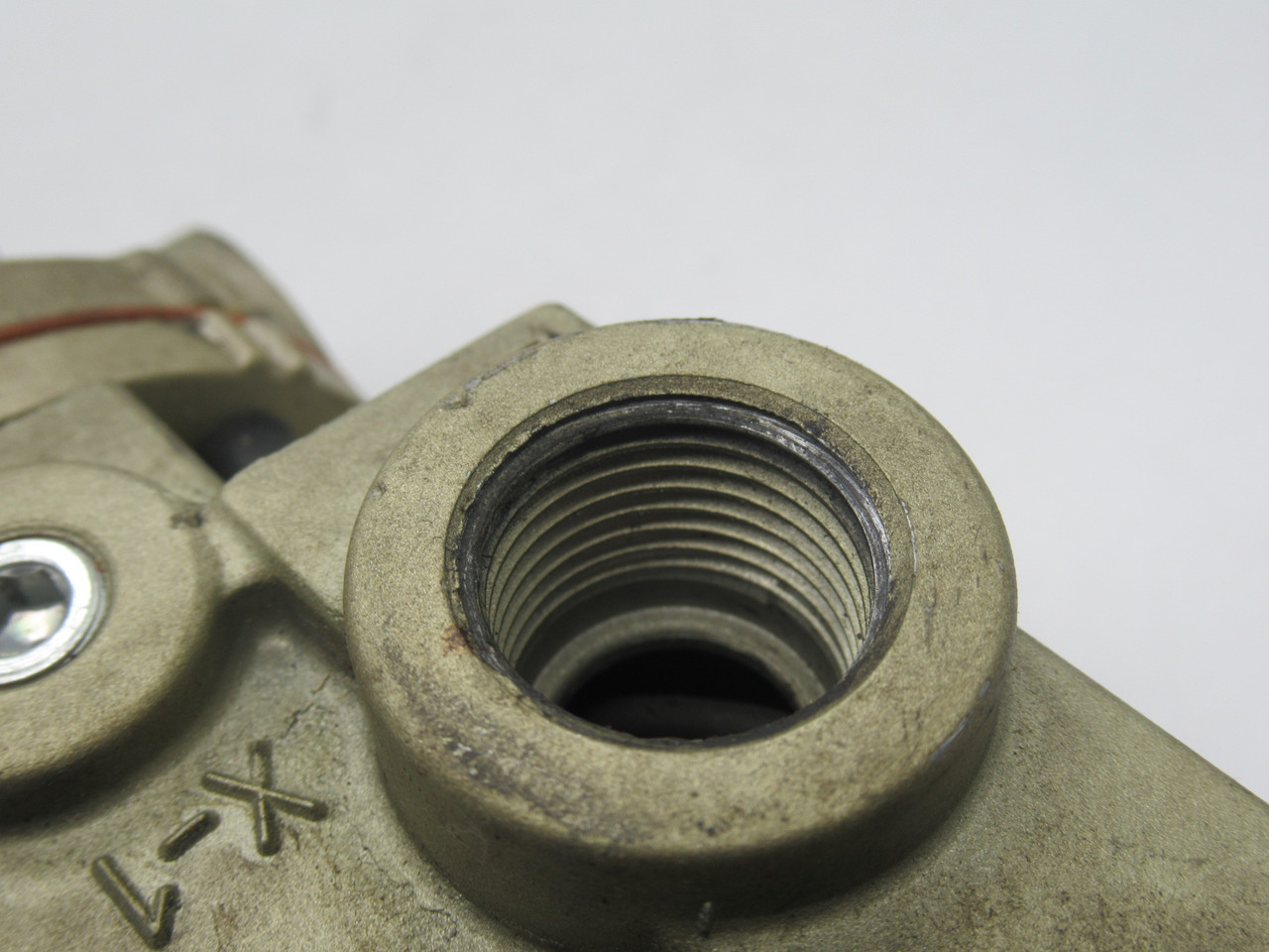 Ross 2774B3001Z Poppet Solenoid Valve 110V/50Hz 110-120V/60Hz 3/8" NPT USED