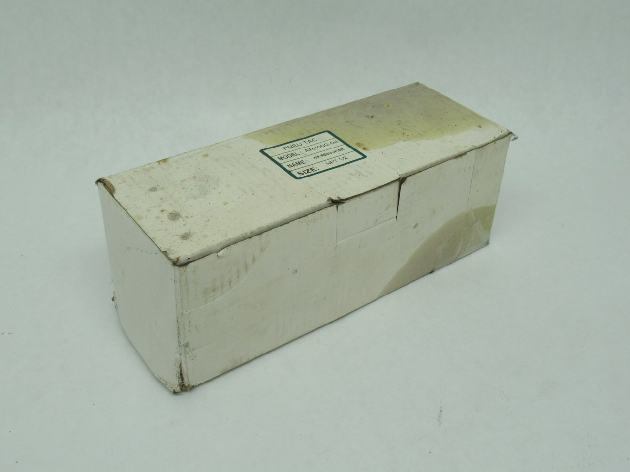 Pneutac AR4000-04 Regulator w/ Gauge and Bracket 1/2" NPT SHELF WEAR NEW