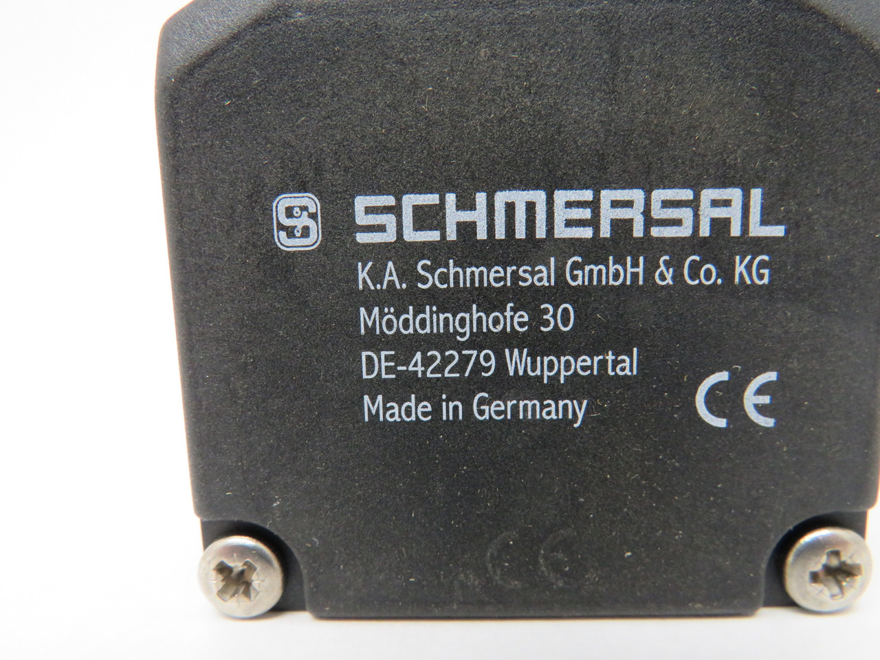 Schmersal 101154220 AZ16-03ZVRK-M16 Safety Switch 500V AC-15 SHELF WEAR NOP