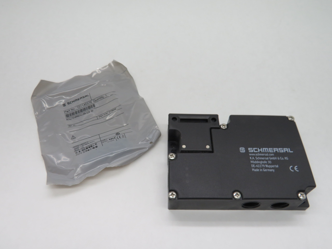 Schmersal 101166285 Solenoid Keyed Interlock Switch DMG BOX/SHELF WEAR NEW