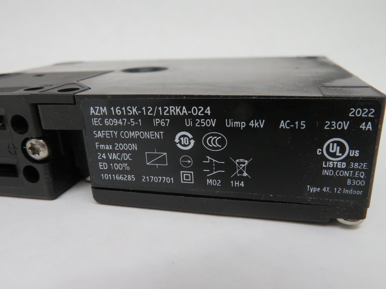 Schmersal 101166285 Solenoid Keyed Interlock Switch DMG BOX/SHELF WEAR NEW