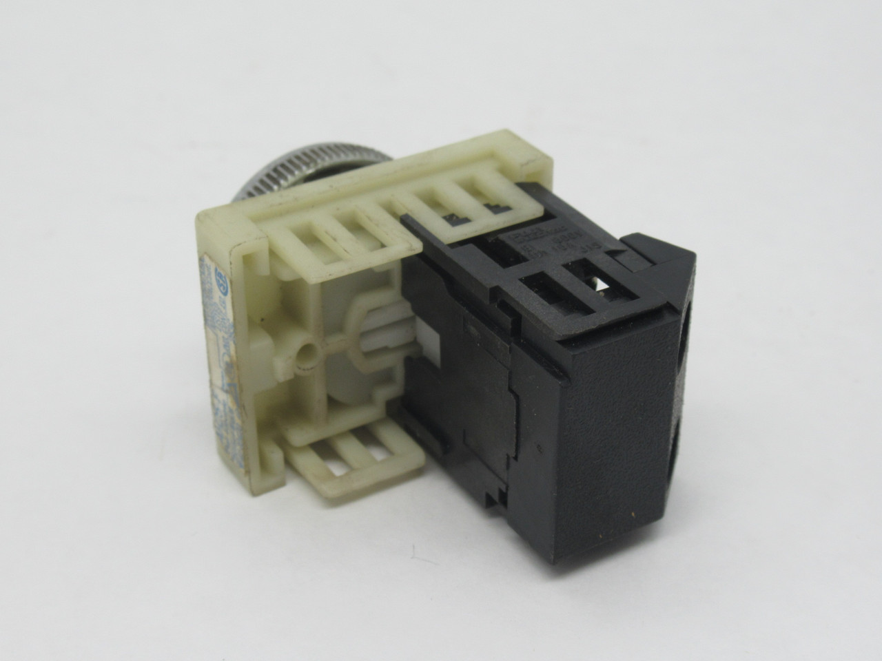 Fuji Electric AH25-FB10 Momentary Flush Push Button 250V 6A 1NO Black Cap USED