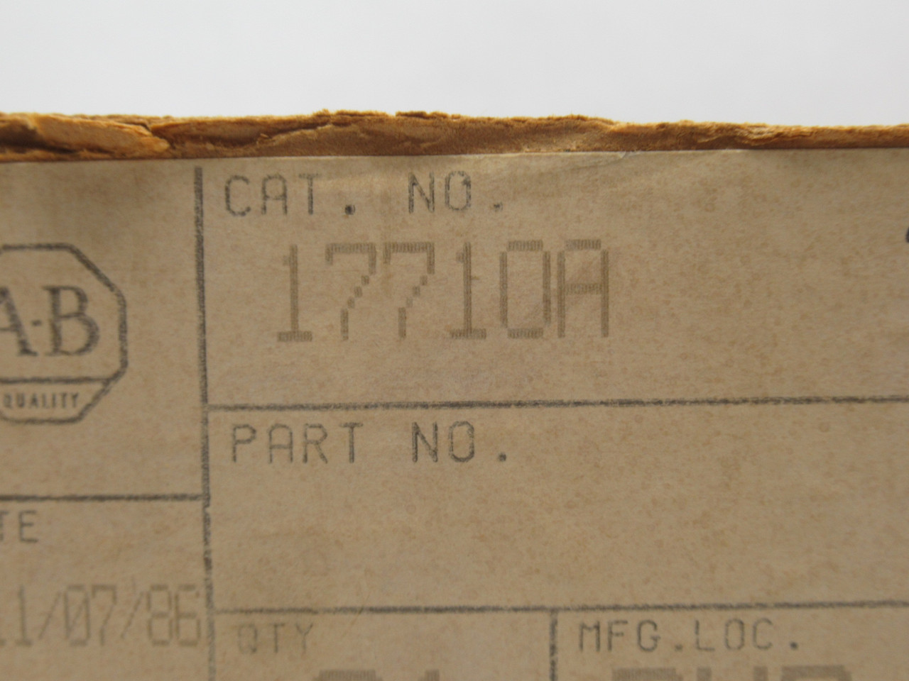 Allen-Bradley 1771-OA AC Output Module Ser. B 120V C/W 1771-WA SHELF WEAR NEW