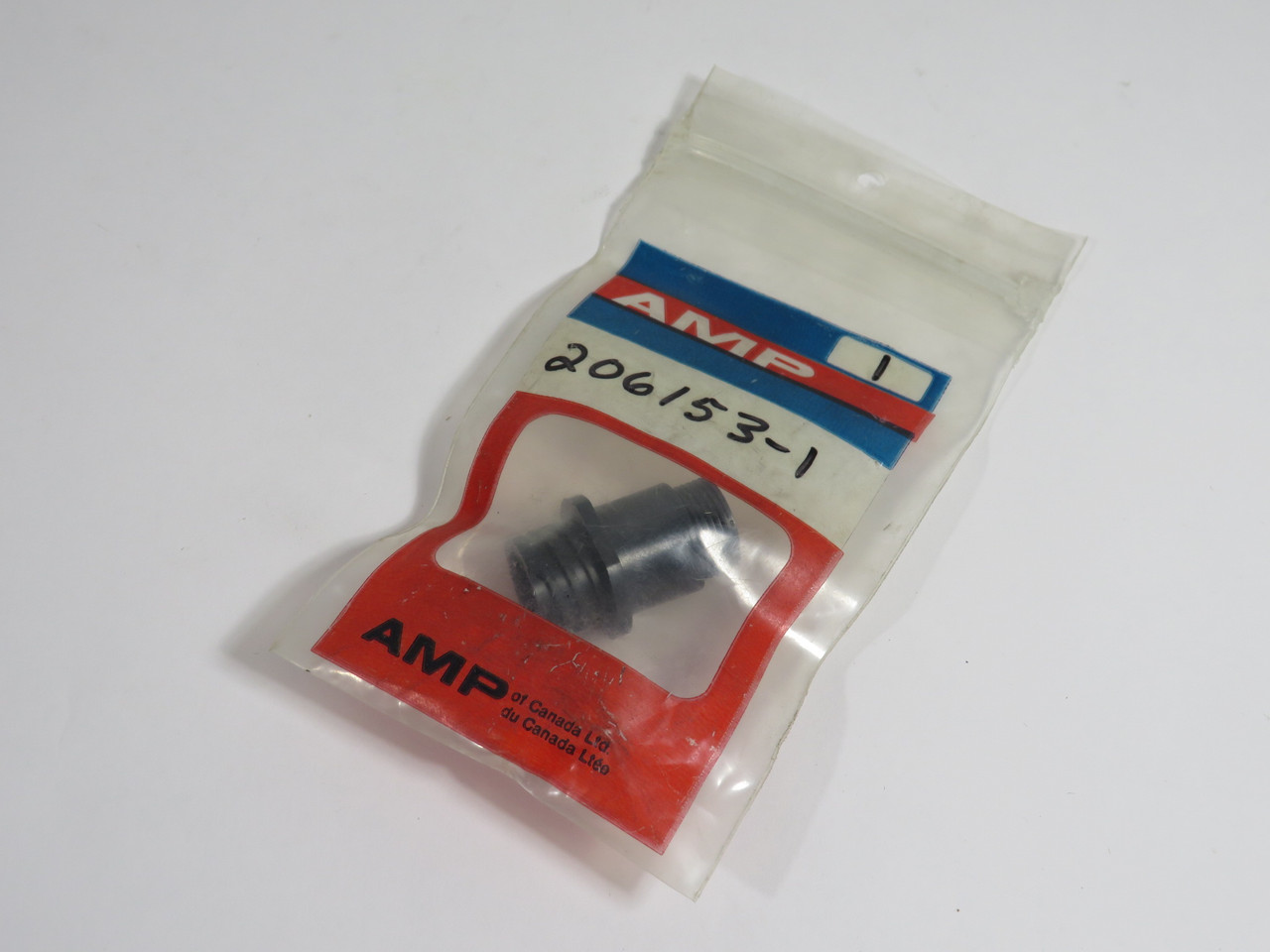 Amphenol 206153-1 Circular Connector 4-Position Socket NWB