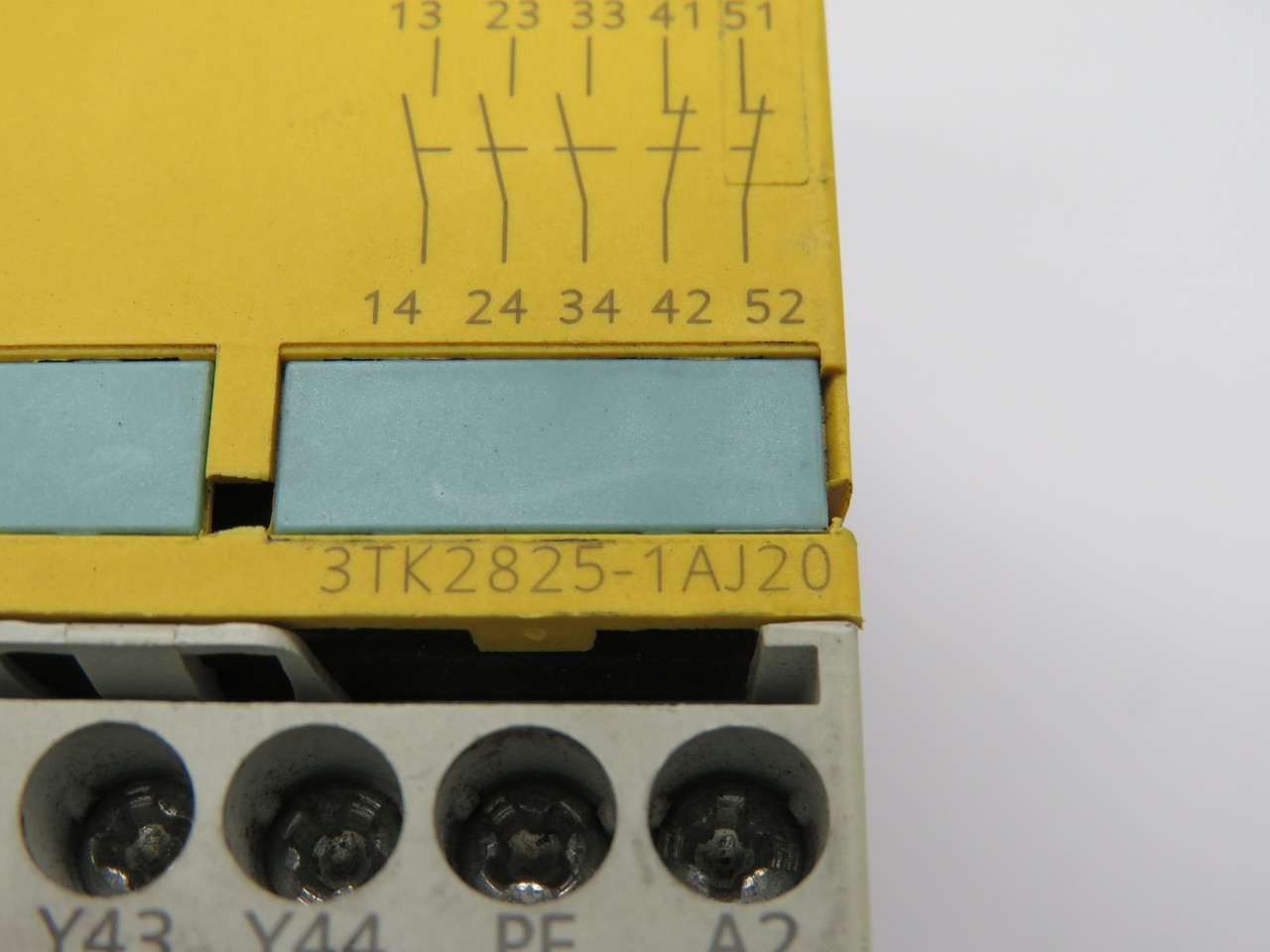 Siemens 3TK2825-1AJ20 Sirius Safety Relay 115 VAC USED