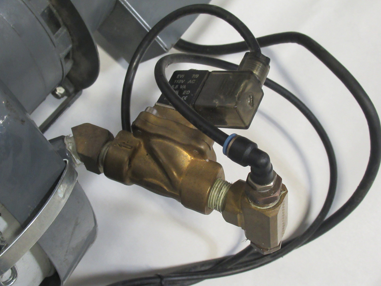 Hamilton Plastic Systems VL1210-175IXRF120 Material Loader 2HP 120V 1Ph USED