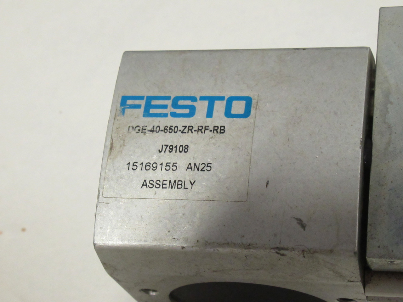 Festo 15169155 DGE-40-650-ZR-RF-RB Linear Actuator 40mm Size SHELF WEAR USED