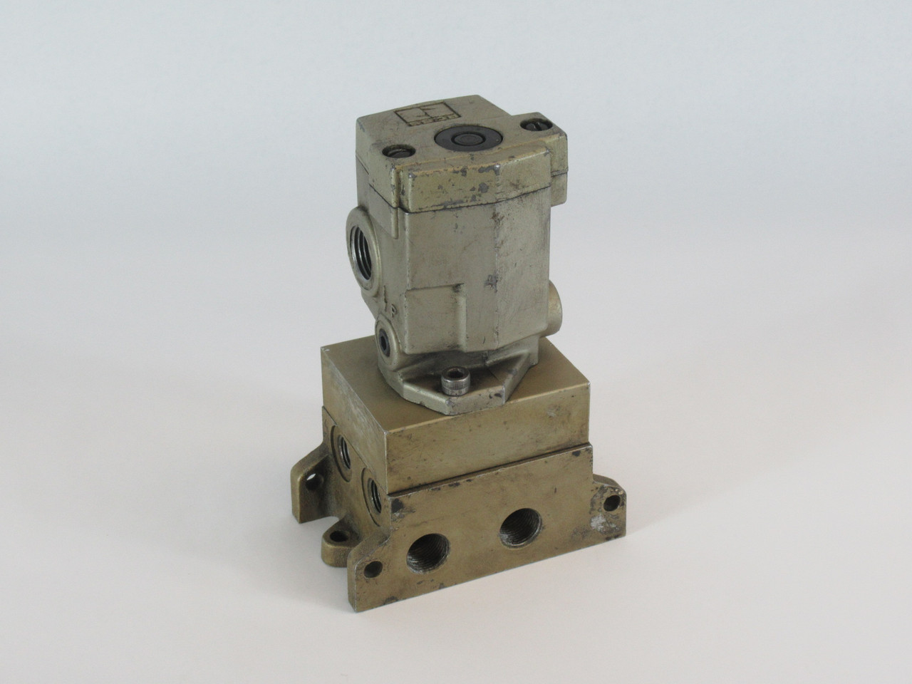 Ross 903C93 Solenoid Valve C/W W-256B91 Sub Base 115V 60Hz USED