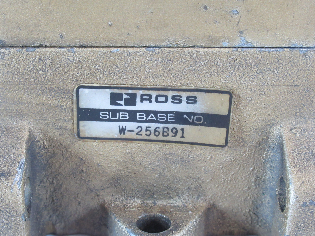 Ross 903C93 Solenoid Valve C/W W-256B91 Sub Base 115V 60Hz USED