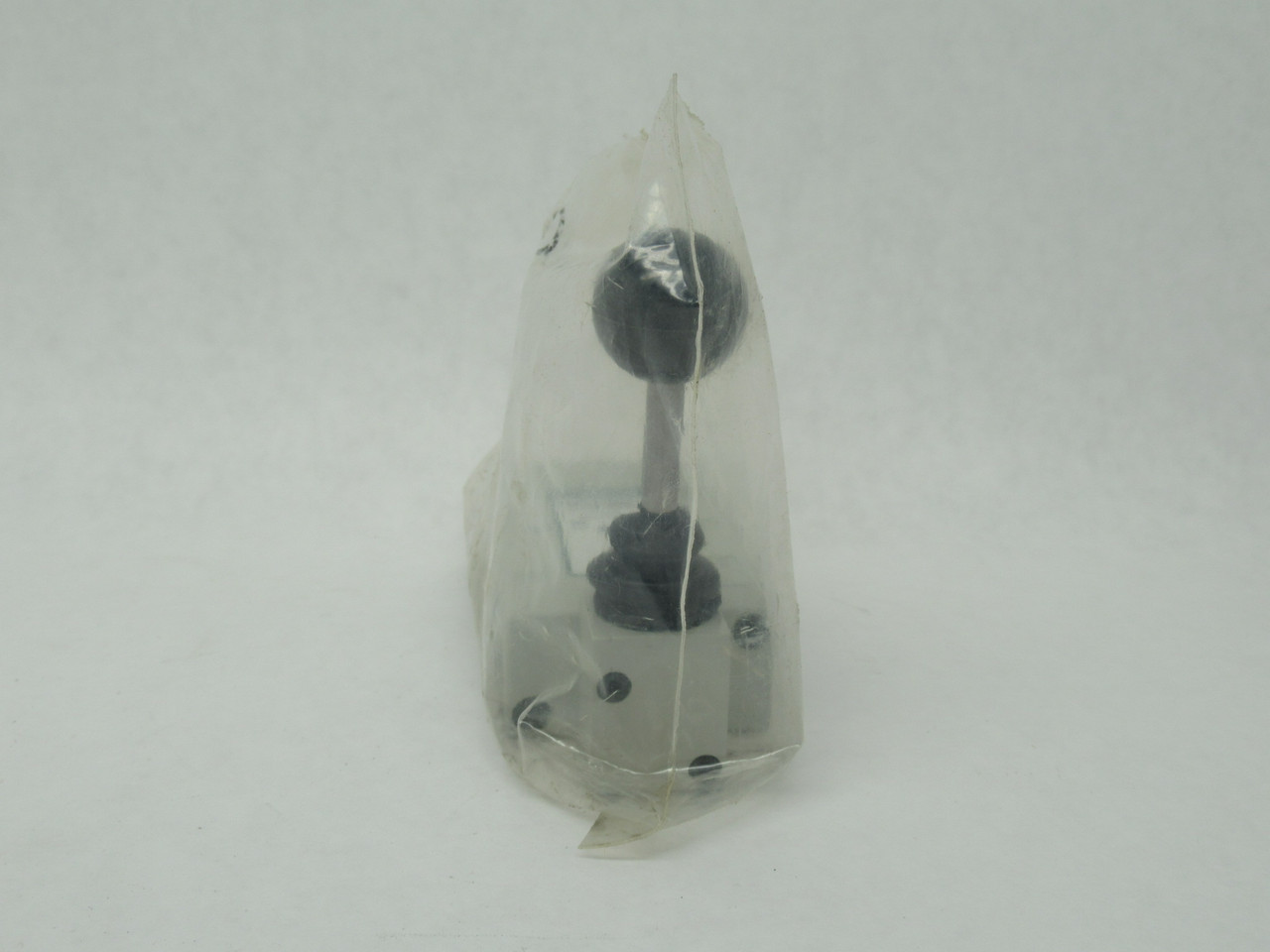 Numatics L23LD452O000000 Manually Actuated Pneumatic Valve 3/8" NPTF NOP