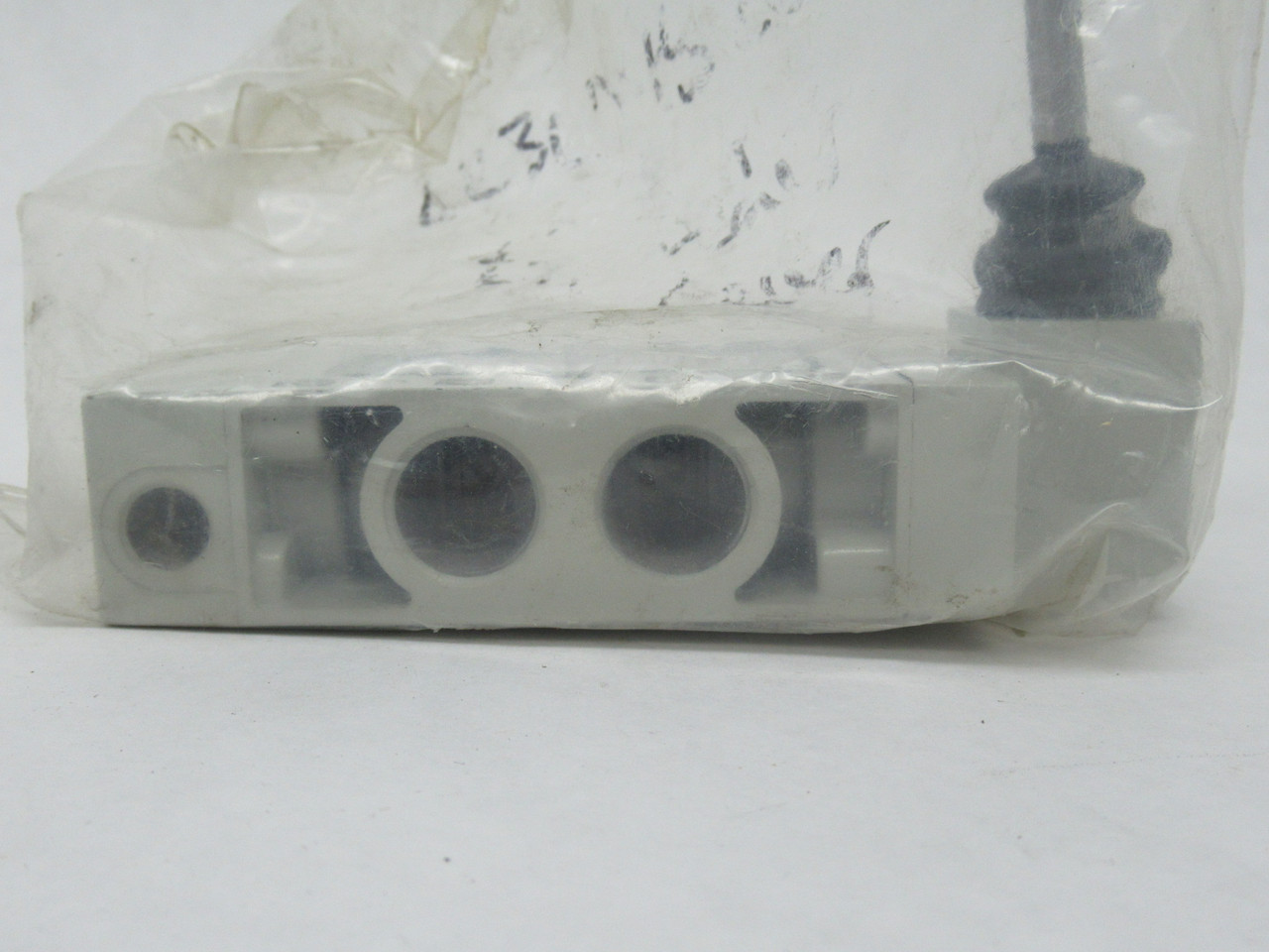 Numatics L23LD452O000000 Manually Actuated Pneumatic Valve 3/8" NPTF NOP