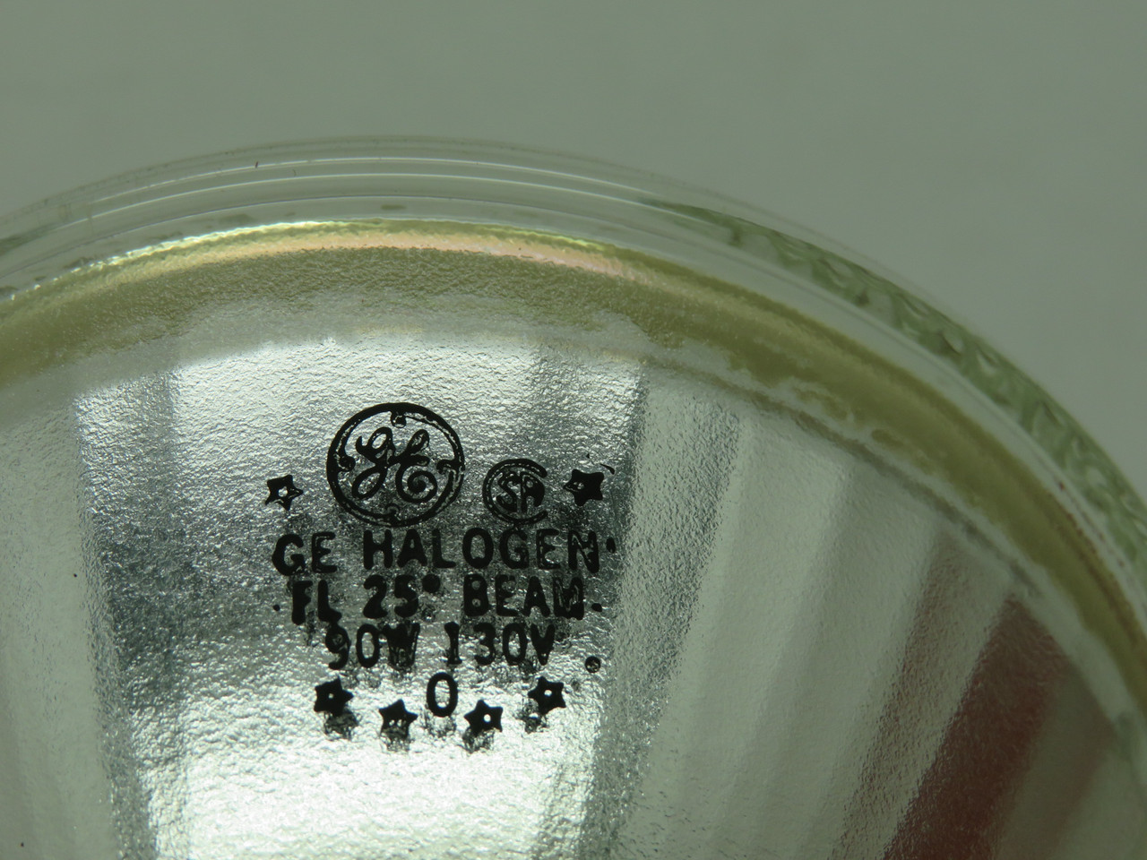 General Electric 90PAR/H/FL25 25 DEG Floodlight 2500 hrs. 130V 90W BOX DMG NEW