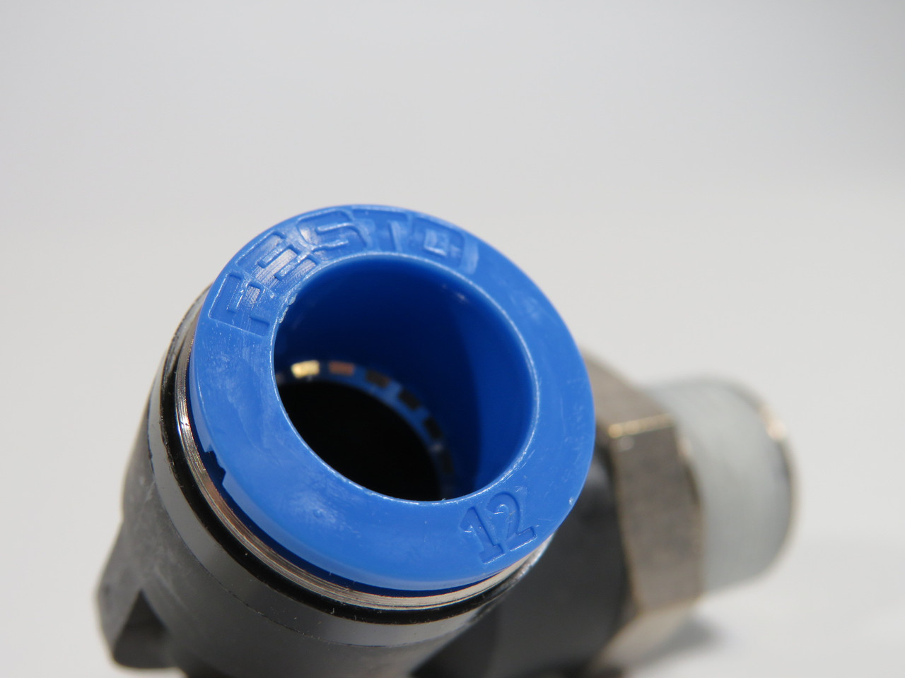 Festo 153053 QSL-3/8-12 Push-In L Fitting R3/8 Thread x 12mm Tube OD ! NOP !