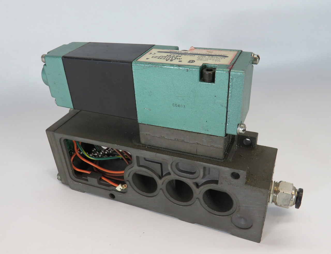 Numatics 082SA425K Solenoid Valve w/Base 24VDC 6.3W REPLACED COIL USED