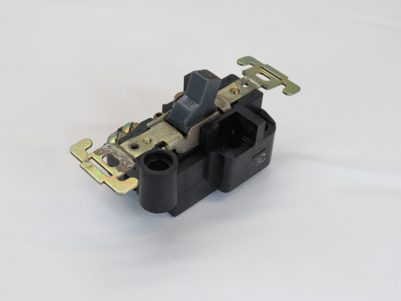 Allen-Bradley 600-TOX4 Manual Toggle Motor Starter 1-Pole 1Ph 115-230VAC USED