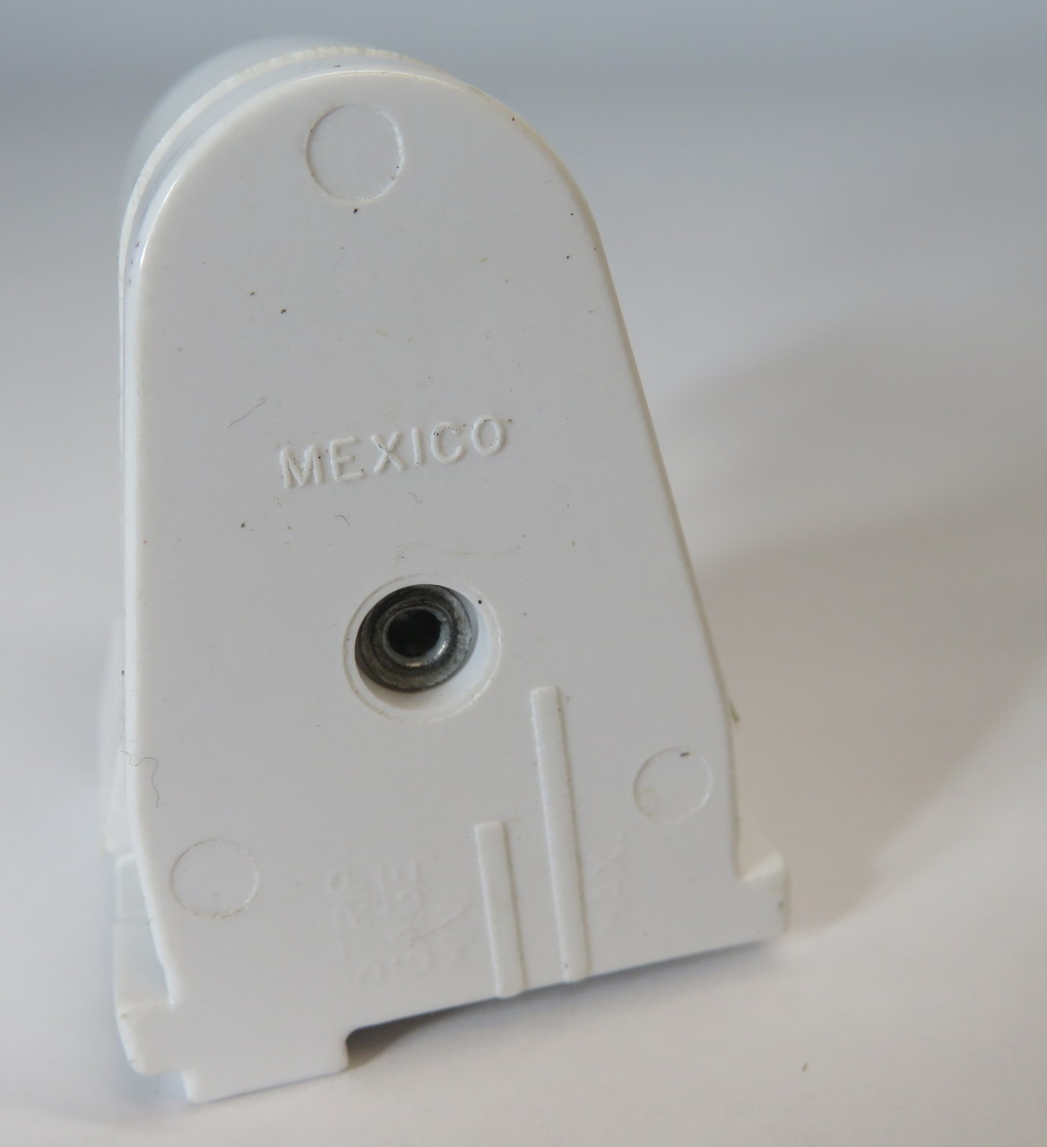 Leviton 2536 Slimline Fluorescent Lampholder w/Plunger 660W 1000V Lot of 8 NOP