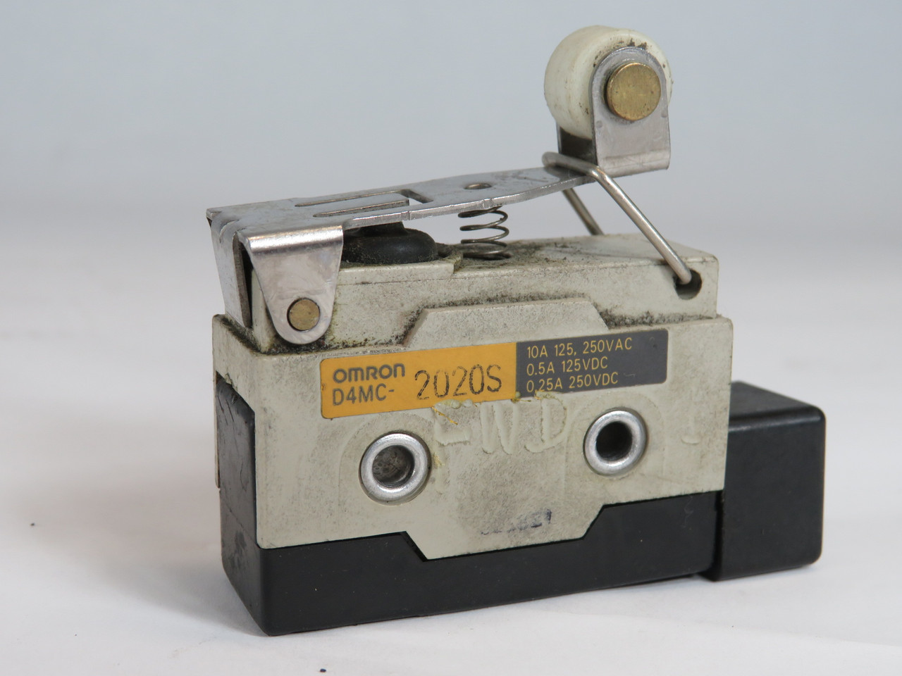 OMRON D4MC-2020S  Limit Switch USED