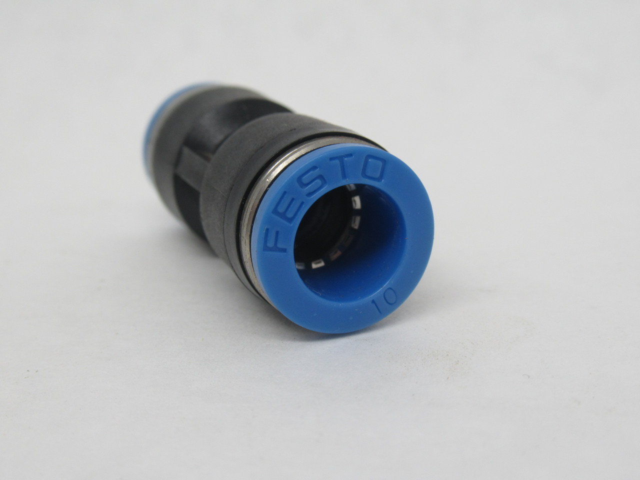 Festo 153034 QS-10 Push-In Connector 10mm Tubing OD USED