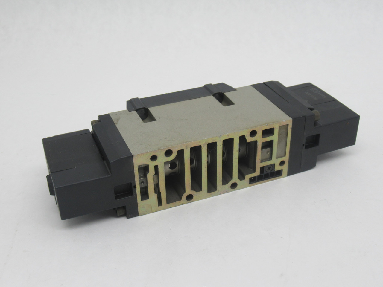 SMC NVFS4400-5FZ Piloted Solenoid Valve 21-26VDC 0.15-1.0 MPa SWAPPED COILS USED