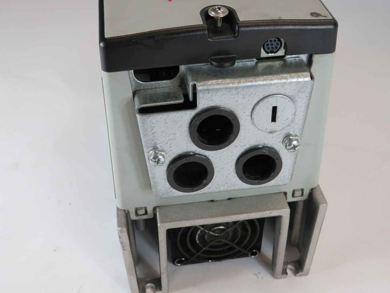 Allen-Bradley 20AE0P9A0AYNNNC0 Ser A AC Drive 3Ph 47-63Hz 432-660VAC 1.3A USED