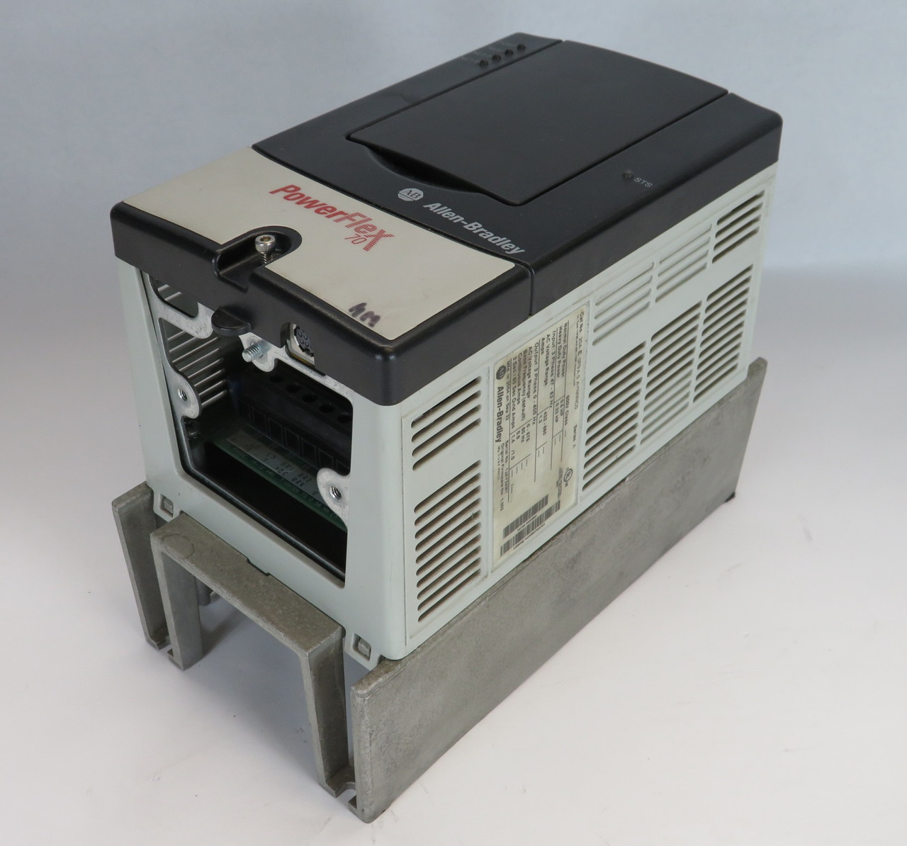 Allen-Bradley 20AE0P9A0AYNNNC0 Series A AC Drive 20A 600V NO CABLE HOLDER USED