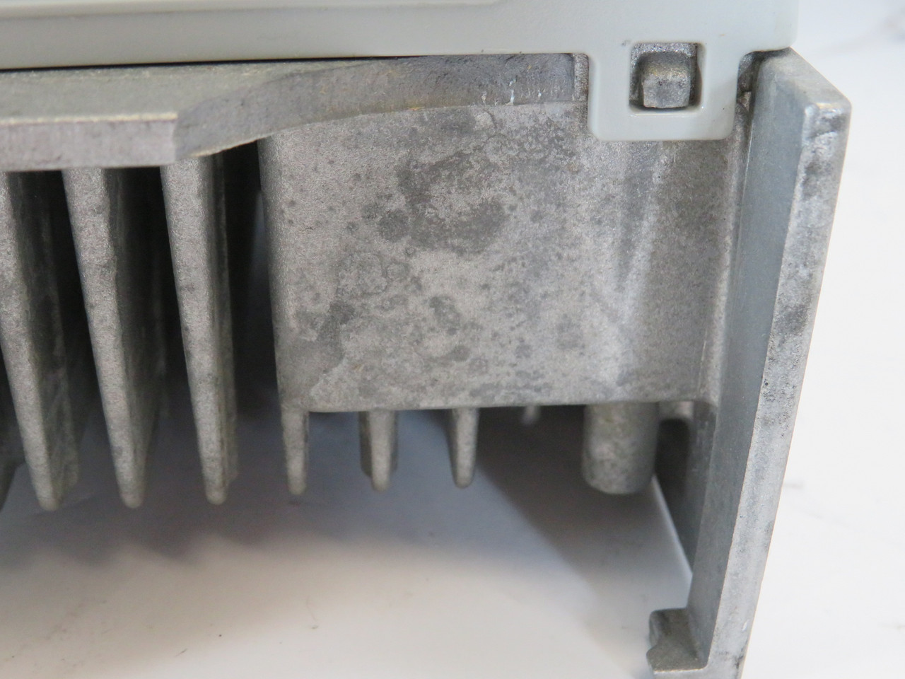 Allen-Bradley 20AE0P9A0AYNNNC0 Series A AC Drive CUT MOUNT/NO FACE PLATE USED